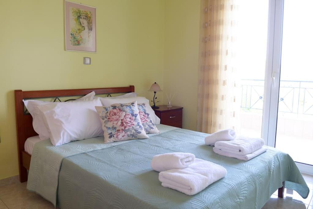 Simos' Sea View House Villa Nikopolis Bagian luar foto